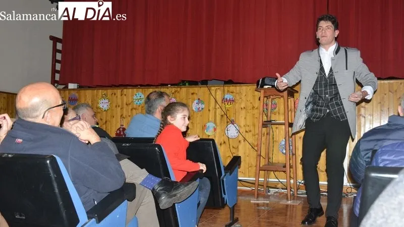 La música y la voz de Alba se fusiona con la magia y el humor de Javi