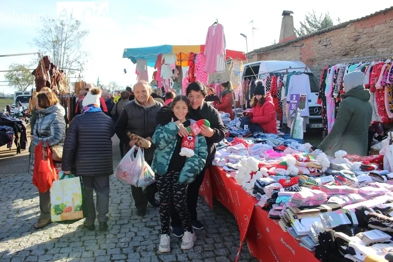 El Mercadillo de Trabanca cumple 19 años con una excelente salud / SILVESTRE 