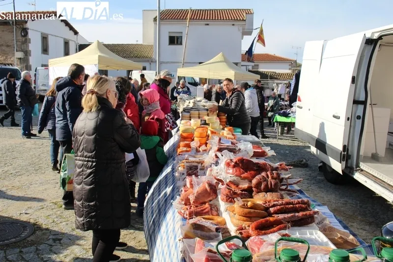 El Mercadillo de Trabanca cumple 19 años con una excelente salud / SILVESTRE 