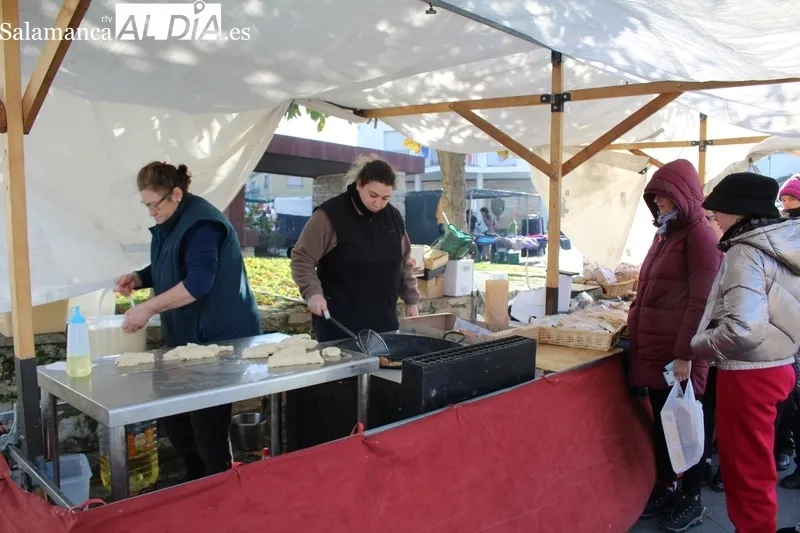 El Mercadillo de Trabanca cumple 19 años con una excelente salud / SILVESTRE 
