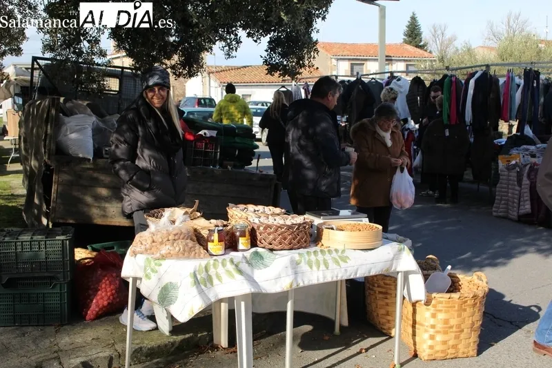 El Mercadillo de Trabanca cumple 19 años con una excelente salud / SILVESTRE 