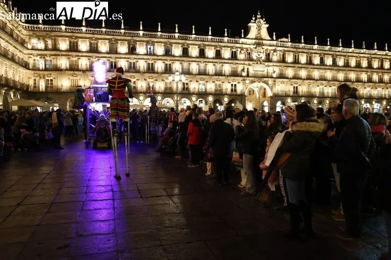 Pasacalles Buzón Exprés. 'Los Carteros de la Navidad'. Fotos: David Sañudo.