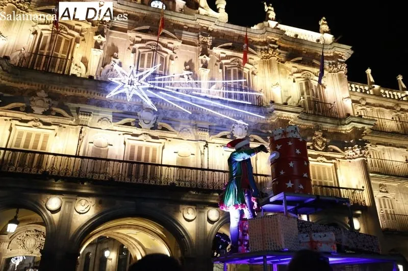 Pasacalles Buzón Exprés. 'Los Carteros de la Navidad'. Fotos: David Sañudo.