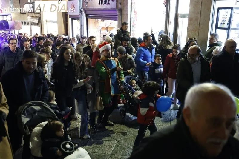 Pasacalles Buzón Exprés. 'Los Carteros de la Navidad'. Fotos: David Sañudo.