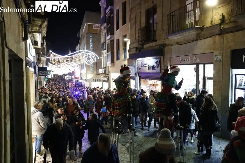 Pasacalles Buzón Exprés. 'Los Carteros de la Navidad'. Fotos: David Sañudo.