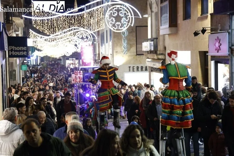 Pasacalles Buzón Exprés. 'Los Carteros de la Navidad'. Fotos: David Sañudo.