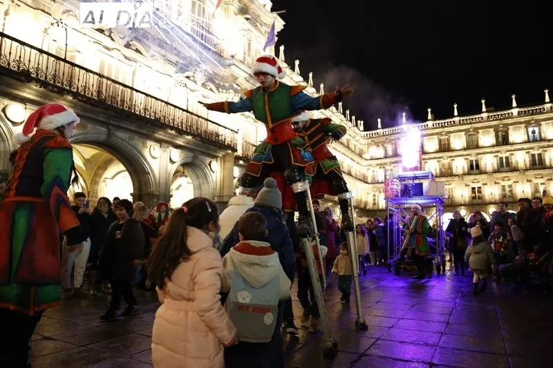 Pasacalles Buzón Exprés. 'Los Carteros de la Navidad'. Fotos: David Sañudo.