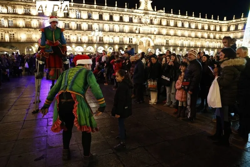 Pasacalles Buzón Exprés. 'Los Carteros de la Navidad'. Fotos: David Sañudo.