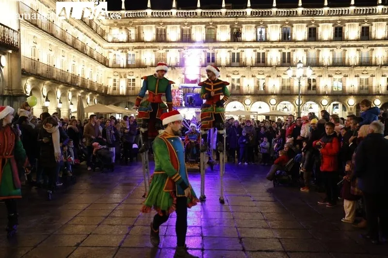 Pasacalles Buzón Exprés. 'Los Carteros de la Navidad'. Fotos: David Sañudo.
