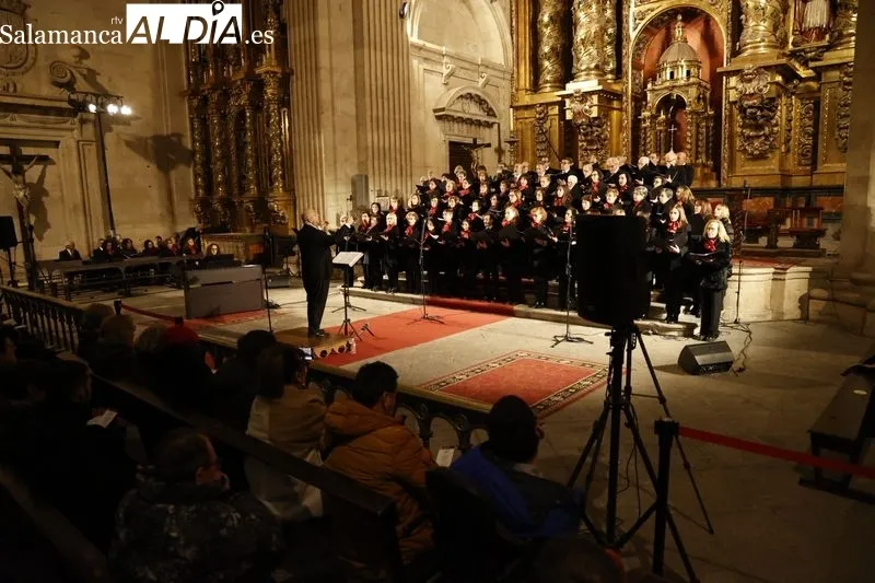 Imágenes del concierto del Coro Santa Cecilia y el Coro de Cámara de la Escuela Municipal de Música de Salamanca. Fotos: David Sañudo.