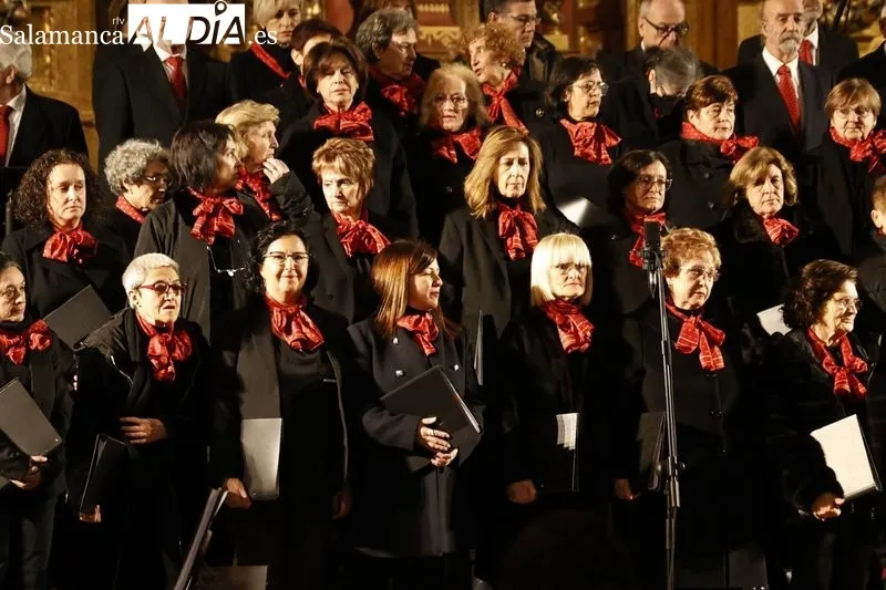 Imágenes del concierto del Coro Santa Cecilia y el Coro de Cámara de la Escuela Municipal de Música de Salamanca. Fotos: David Sañudo.