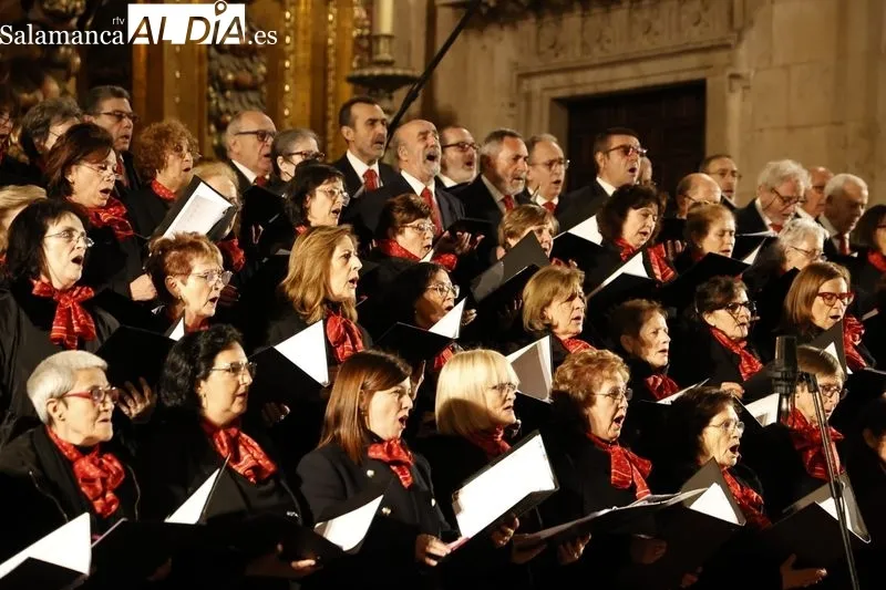 Imágenes del concierto del Coro Santa Cecilia y el Coro de Cámara de la Escuela Municipal de Música de Salamanca. Fotos: David Sañudo.