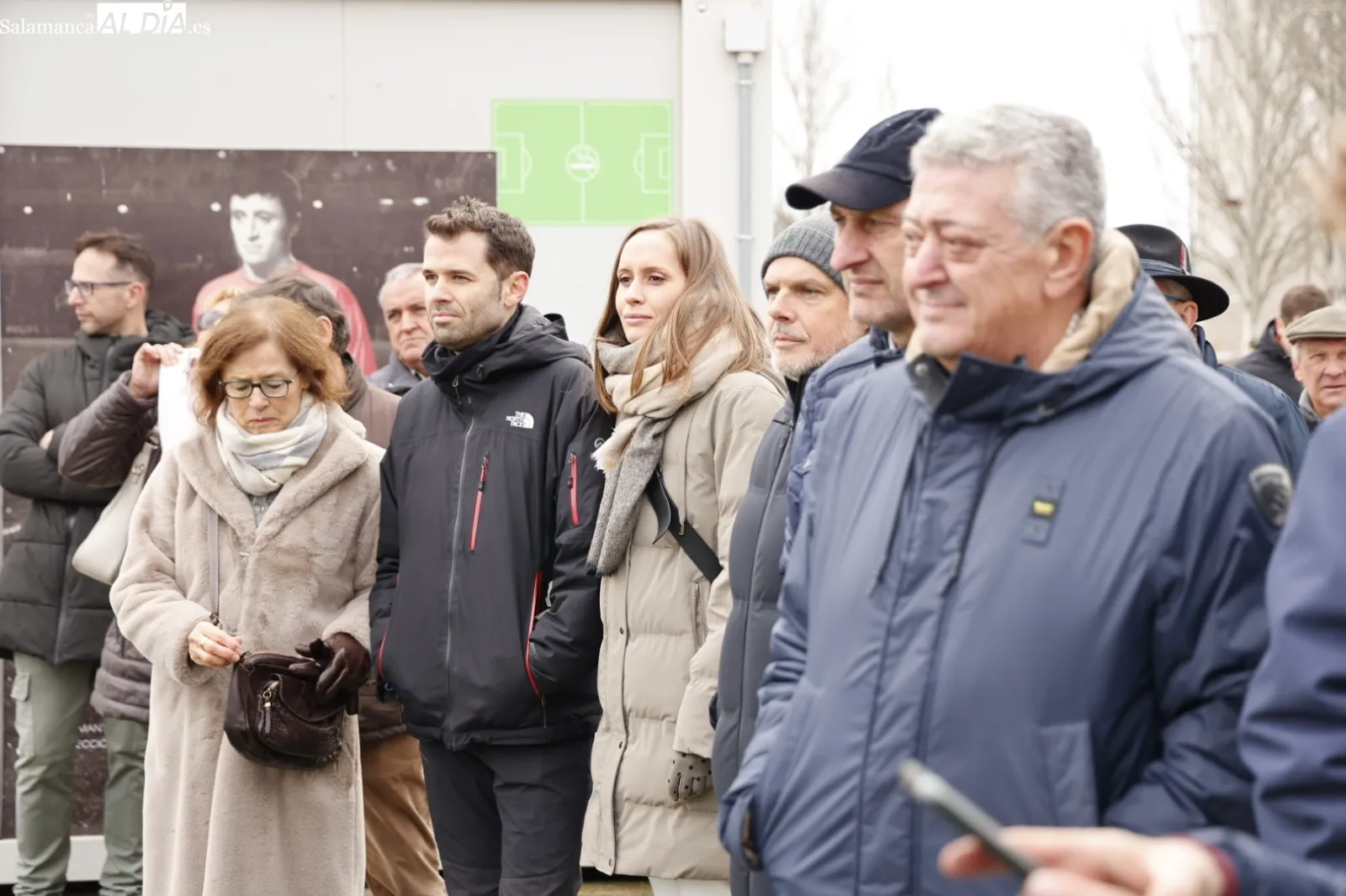 Descubrimiento de la placa homenaje a Juan Antonio Hernández, fundador del Club Deportivo Hérgar Helmántica. Fotos: David Sañudo.