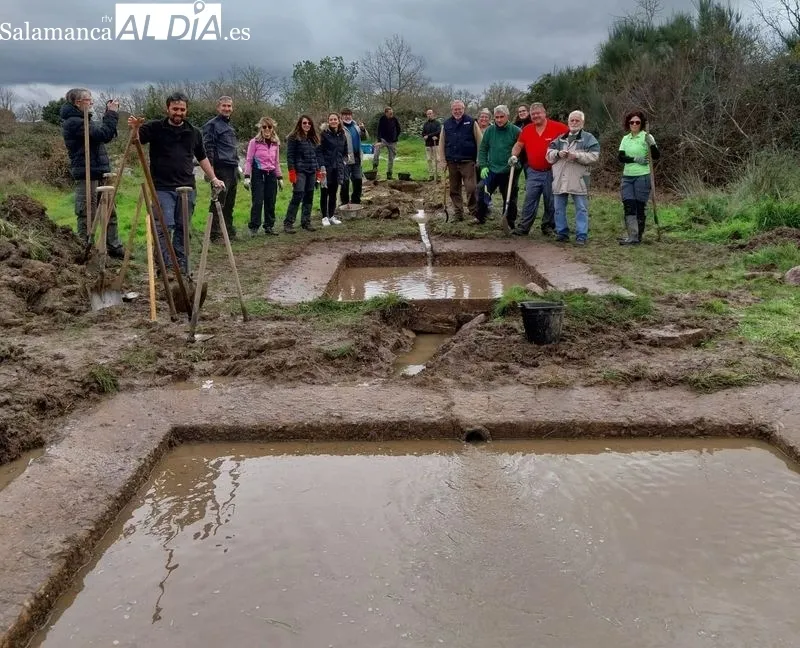 Los voluntarios han hecho un gran trabajo para dejar al descubierto la fuente, los lavaderos y un chozo