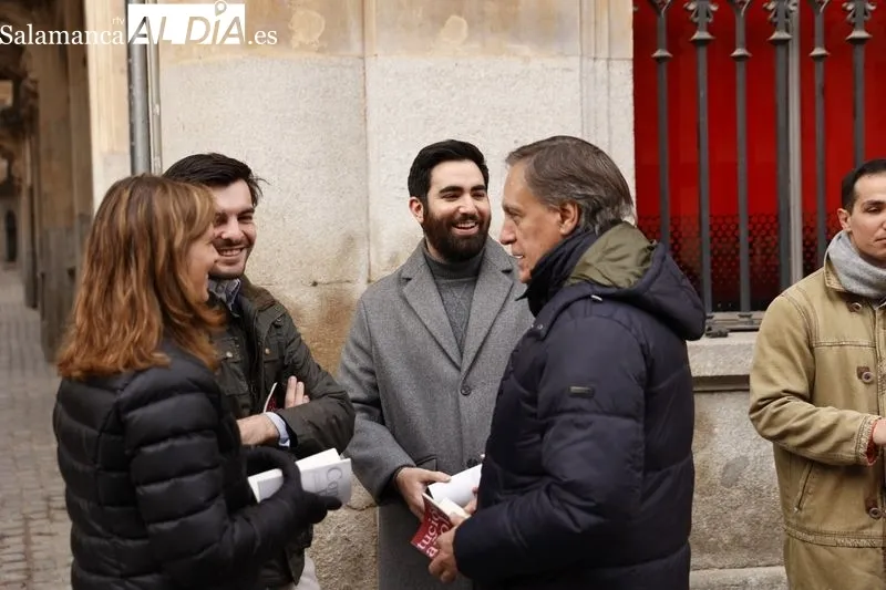 El PP de Salamanca en la plaza del Liceo por el Día de la Constitución. Fotos: David Sañudo.