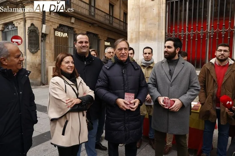 El PP de Salamanca en la plaza del Liceo por el Día de la Constitución. Fotos: David Sañudo.