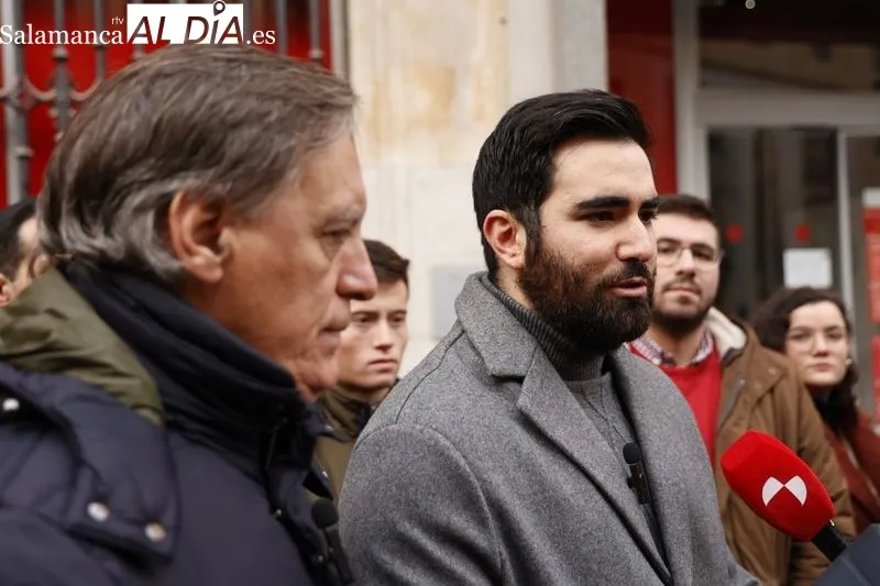 El PP de Salamanca en la plaza del Liceo por el Día de la Constitución. Fotos: David Sañudo.