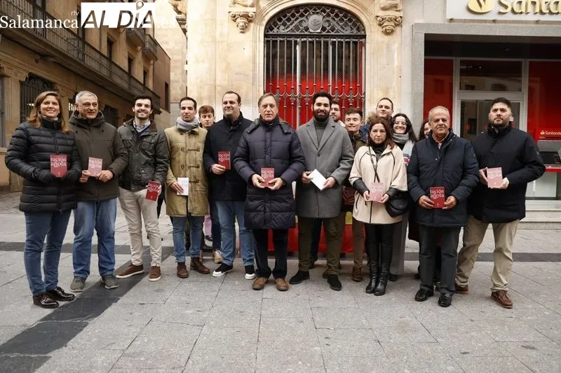 El PP de Salamanca en la plaza del Liceo por el Día de la Constitución. Fotos: David Sañudo.