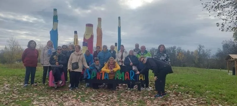 Foto 2 - Los ni&ntilde;os del CAI y el colectivo de mayores de Santa Marta celebran el D&iacute;a Internacional de las Ciudades Educadoras 