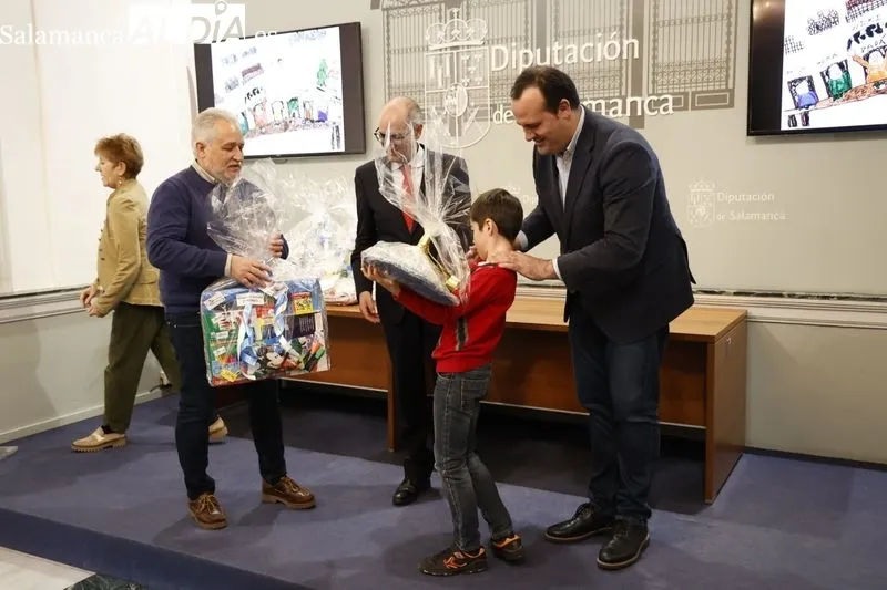 Entrega de los premios escolares del IX Concurso de Postales Navideñas