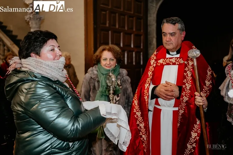 Foto 4 - La procesi&oacute;n de Santa Luc&iacute;a recorre las calles de Alba bajo un intenso fr&iacute;o&nbsp;