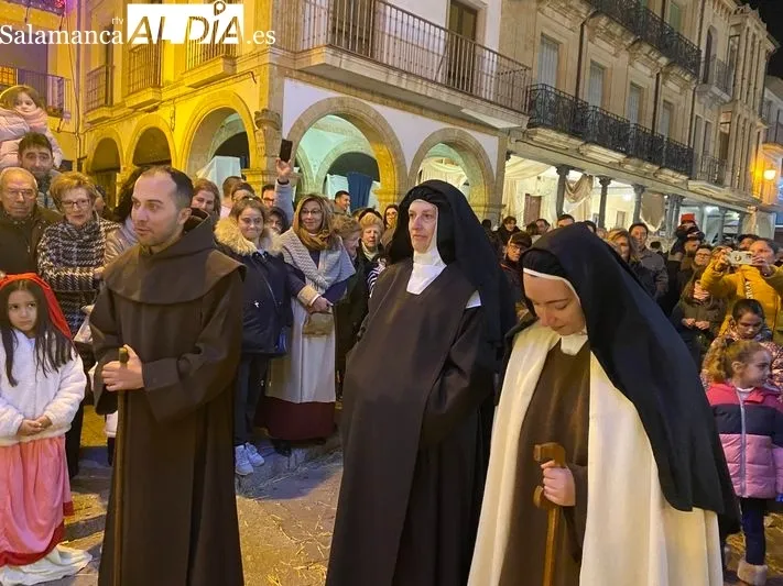 Foto 4 - El Bel&eacute;n Viviente finaliza con la aparici&oacute;n por sorpresa de Santa Teresa y San Juan de la Cruz
