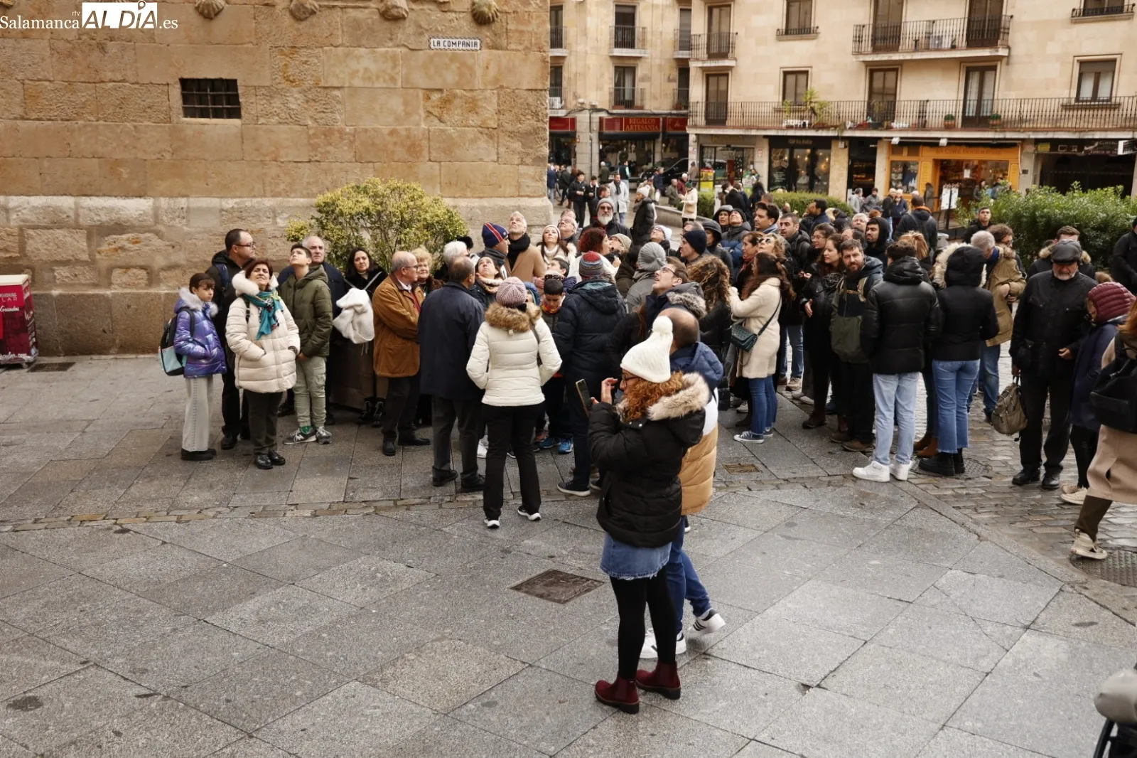 Grupos de turistas en visitas guiadas por Salamanca. Fotos: David Sañudo