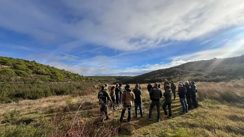 Durante esta semana un equipo de técnicos de la Junta de Castilla y León, acompañados de expertos de la Junta de Andalucía, Junta de Comunidades de Castilla La Mancha y Fundación CBD-Hábitat, socios del Life Lynxconnect, han visitado las áreas de Cañones 