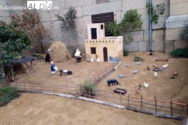 Los vecinos de Villavieja procedían este miércoles a instalar el belén artesanal del Ayuntamiento en los aledaños de la iglesia