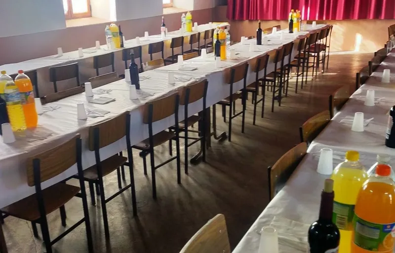 Foto 4 - Los vecinos de Peralejos e Abajo reciben la Navidad con una copiosa comida a la parrilla