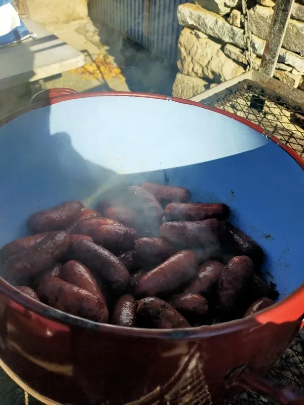 Foto 10 - Los vecinos de Peralejos e Abajo reciben la Navidad con una copiosa comida a la parrilla