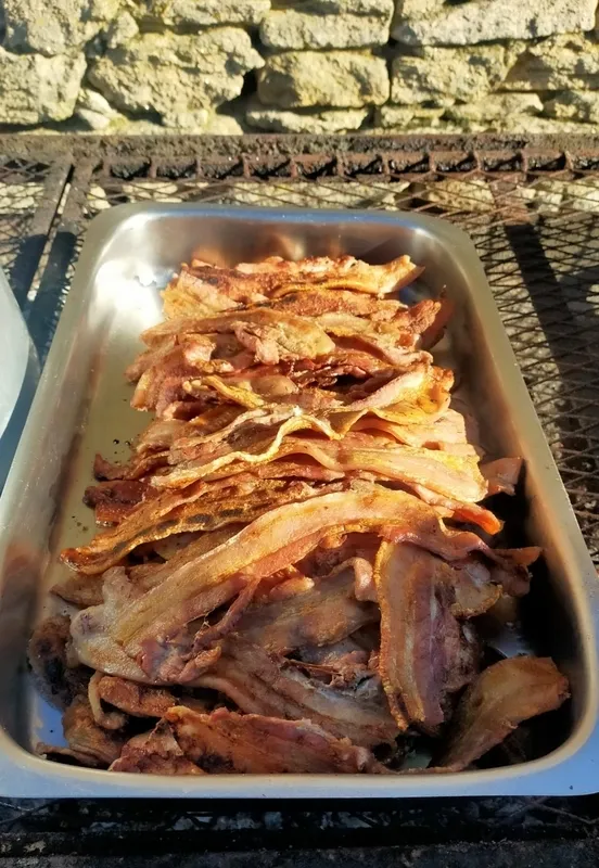 Foto 7 - Los vecinos de Peralejos e Abajo reciben la Navidad con una copiosa comida a la parrilla