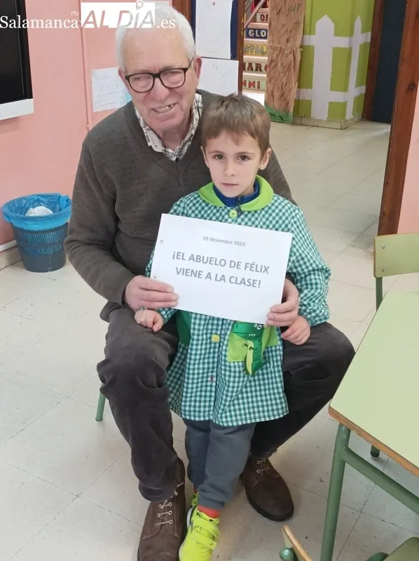 Foto 3 - El CEIP Manuel Moreno Blanco recibe la visita de los abuelos