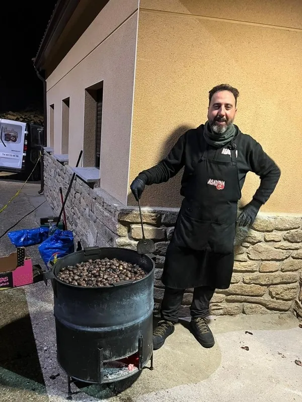 Foto 5 - Los vecinos de Gejo de los Reyes celebran la Navidad con una casta&ntilde;ada y cena para todos