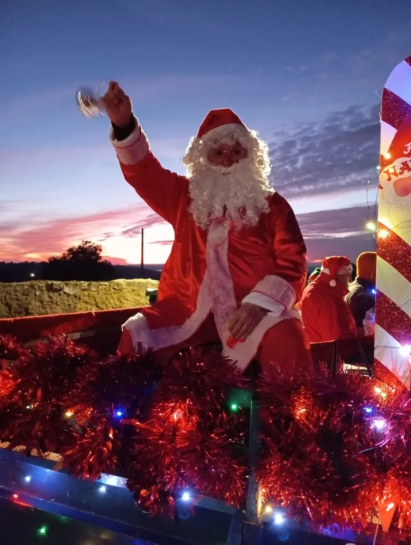 Foto 3 - Noche de magia e ilusi&oacute;n en San Felices de los Gallegos con la llegada de Pap&aacute; Noel