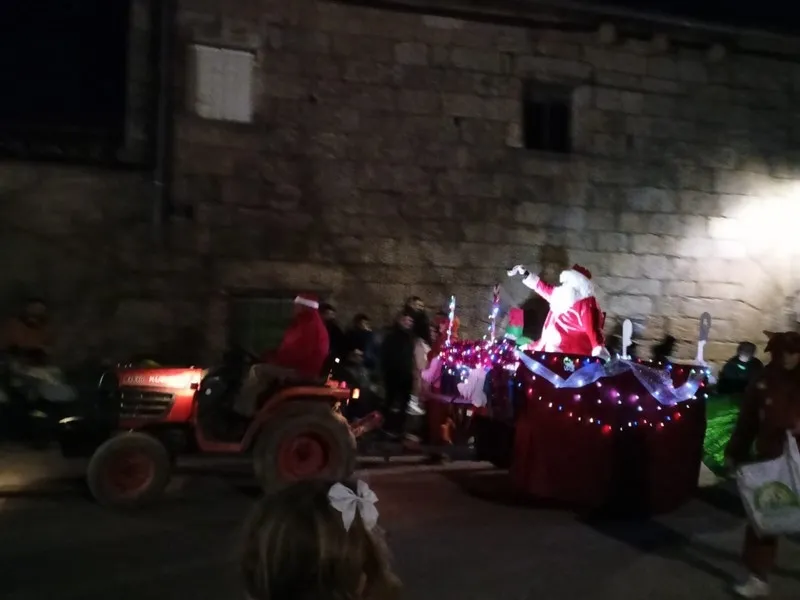 Foto 6 - Noche de magia e ilusi&oacute;n en San Felices de los Gallegos con la llegada de Pap&aacute; Noel