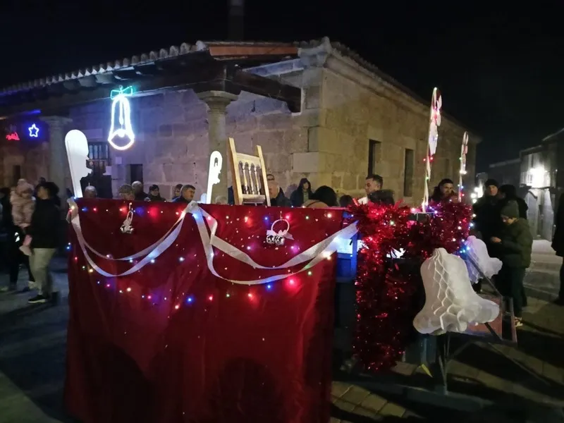 Foto 9 - Noche de magia e ilusi&oacute;n en San Felices de los Gallegos con la llegada de Pap&aacute; Noel