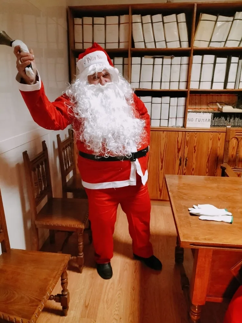 Foto 10 - Pap&aacute; Noel deja sus regalos a los ni&ntilde;os de Guadramiro 