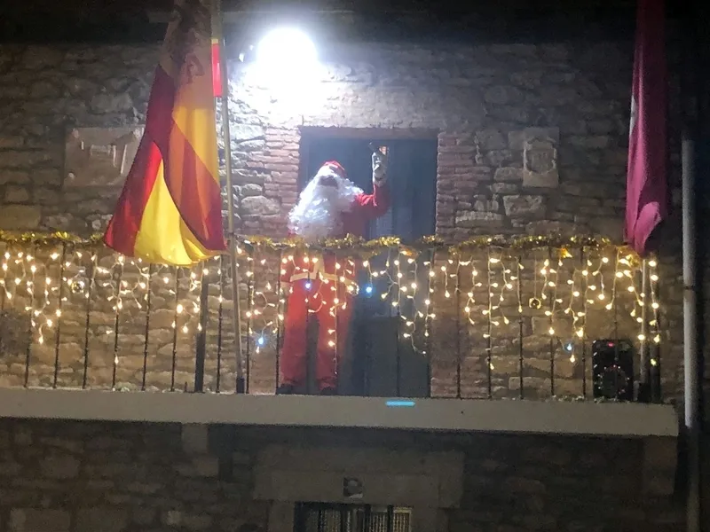 Foto 5 - Pap&aacute; Noel deja sus regalos a los ni&ntilde;os de Guadramiro 