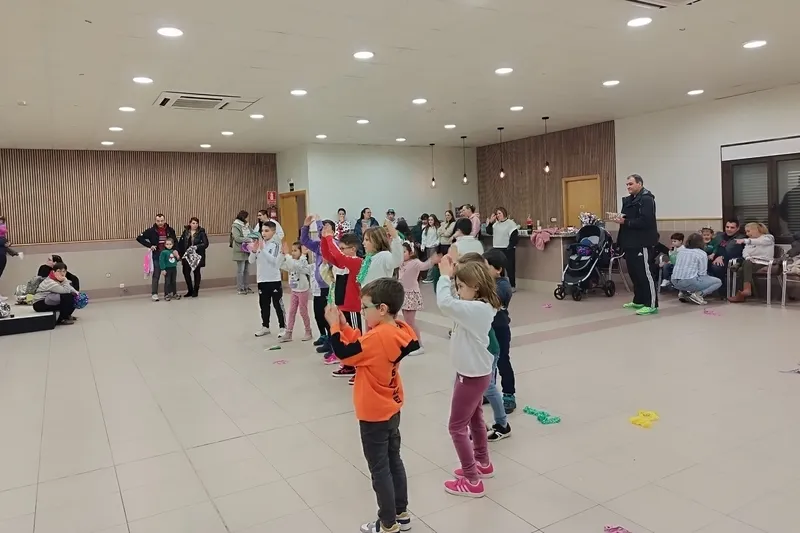 Foto 9 - Los m&aacute;s peque&ntilde;os de Villarino se adelantan en la celebraci&oacute;n de la Nochevieja