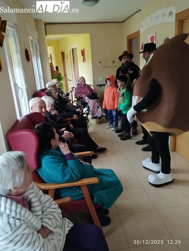 Foto 5 - Peque&ntilde;os y mayores viven en Ba&ntilde;ob&aacute;rez la Fiesta de La Casta&ntilde;ada