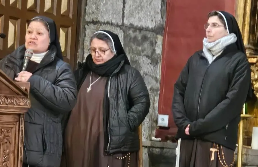 Foto 2 - Hermanas del Zarzoso visitan la Parroquia de San Andr&eacute;s