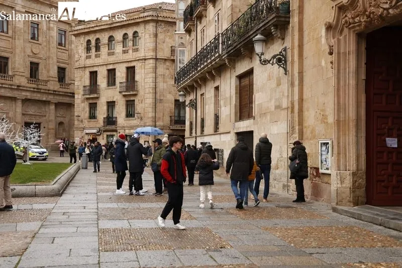 Turistas en el centro de Salamanca. Foto de David Sañudo