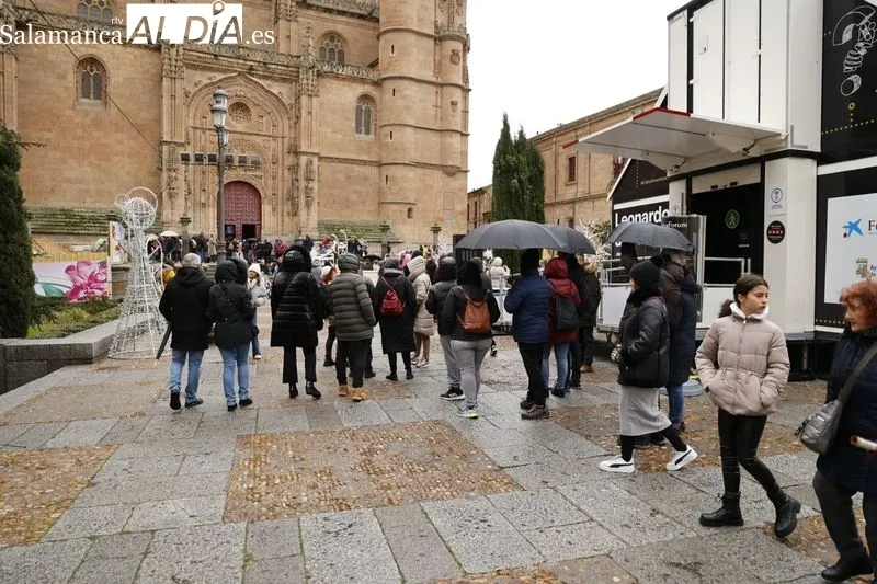 Turistas en el centro de Salamanca. Foto de David Sañudo