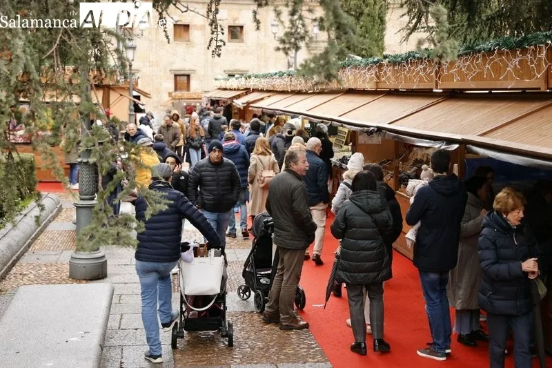 Turistas en el centro de Salamanca. Foto de David Sañudo