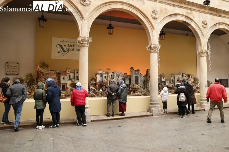 Turistas en el centro de Salamanca. Foto de David Sañudo
