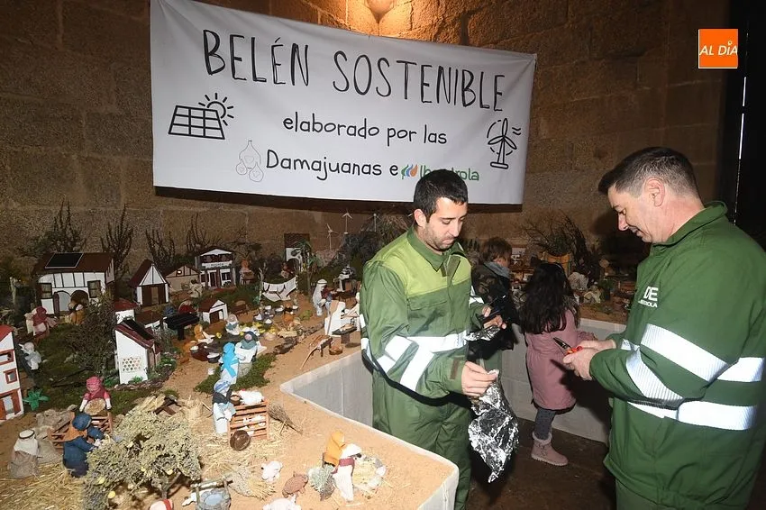 Foto 3 - Inaugurado el singular bel&eacute;n sostenible creado por las Damajuanas con el apoyo de Iberdrola