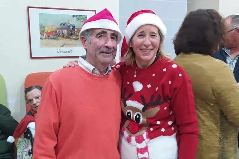 La residencia Santa Ana celebraba con bailes y villancicos la navidad