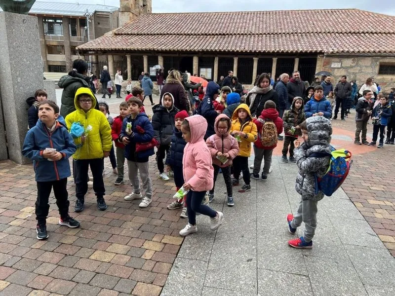 Foto 4 - Los m&aacute;s peque&ntilde;os de Carbajosa dan la bienvenida a 2024