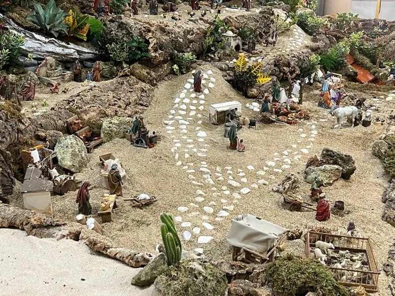 Tradicional Belén que instala cada año en el salón de actos de la Casa de Cultura